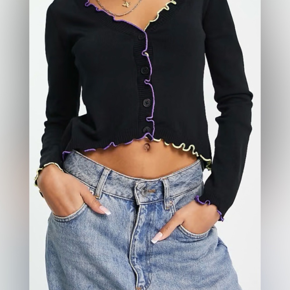 Urban Revivo v neck long (M) Ptp16”-18”) (R$89)